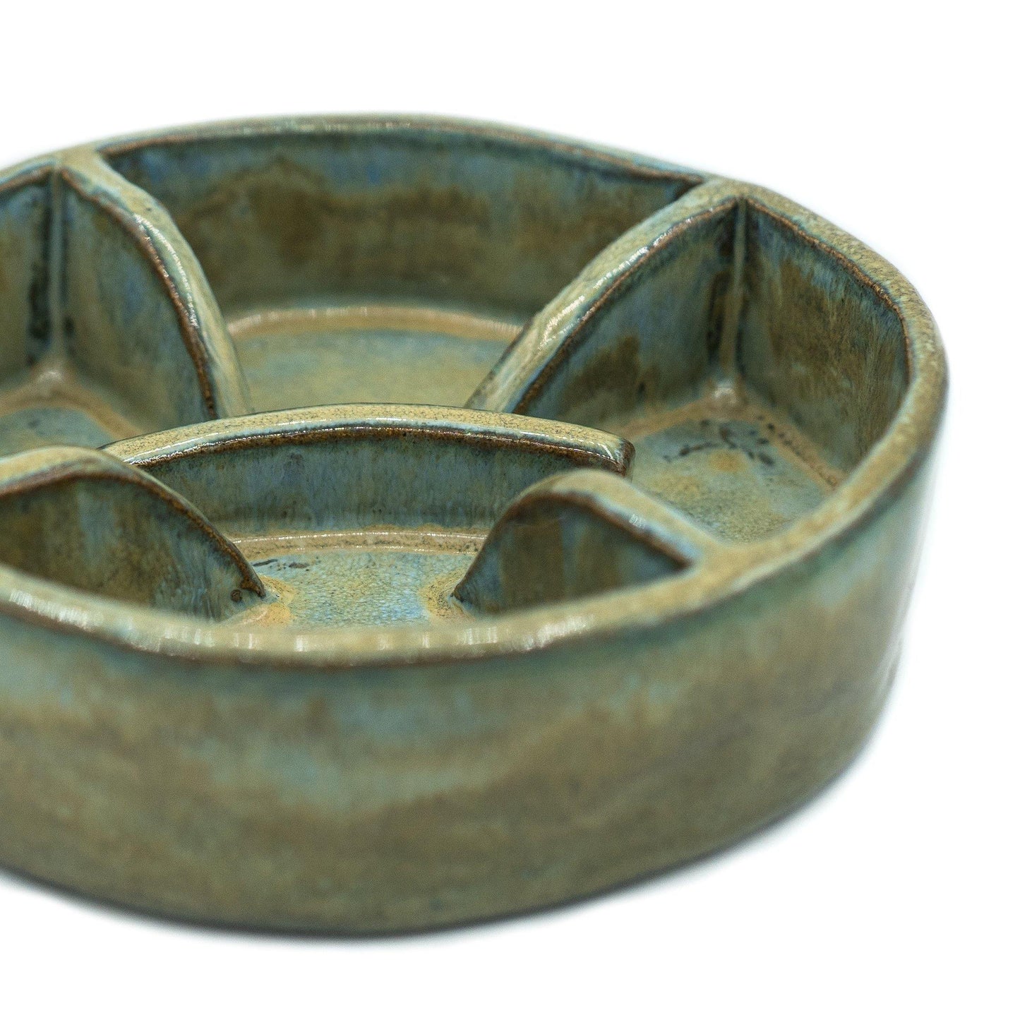 Earth Slow Feeder - Bandoga Close Up
