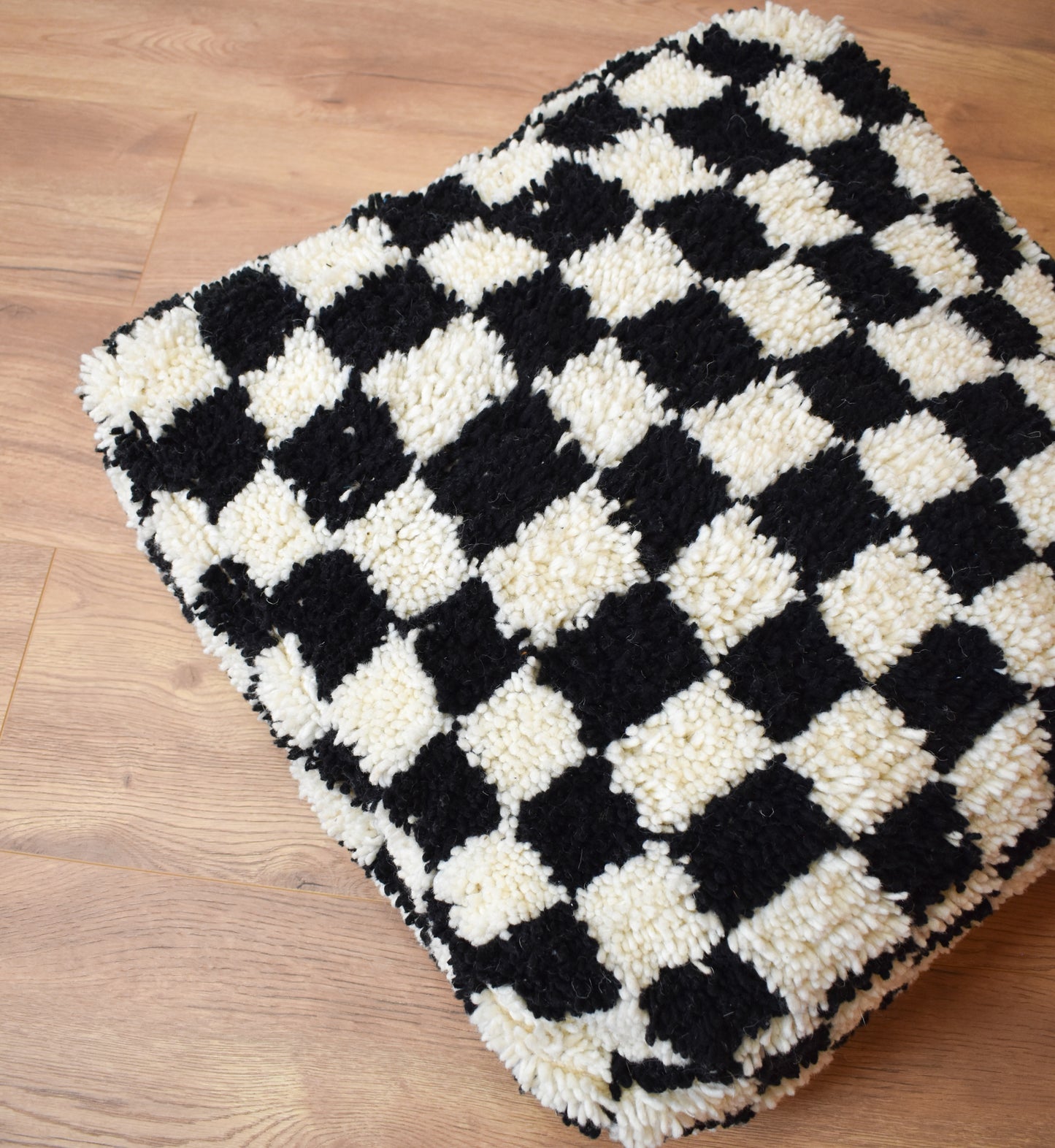 Dog pillow checkered - Black